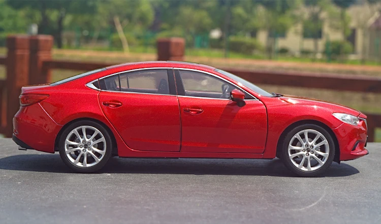 Авторизованный завод литья под давлением 1:18 литья под давлением Mazda 6 Atenza классические модели игрушечных автомобилей в подарок, коллекция