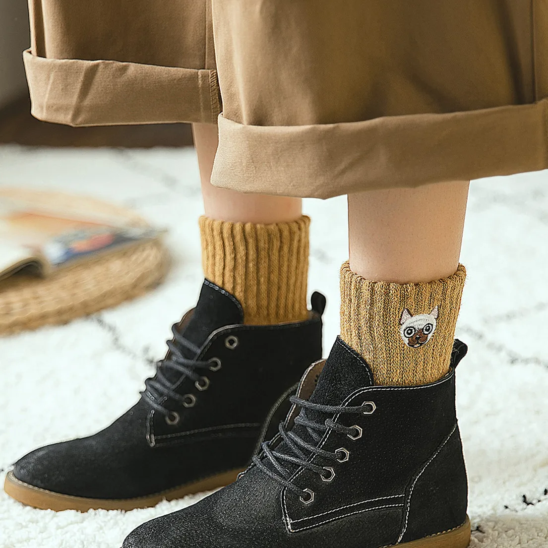 Модные осенние и зимние новые милые с вышивкой бойцовские плотные теплые носки шерстяные носки счастливые дамы в трубке махровые носки