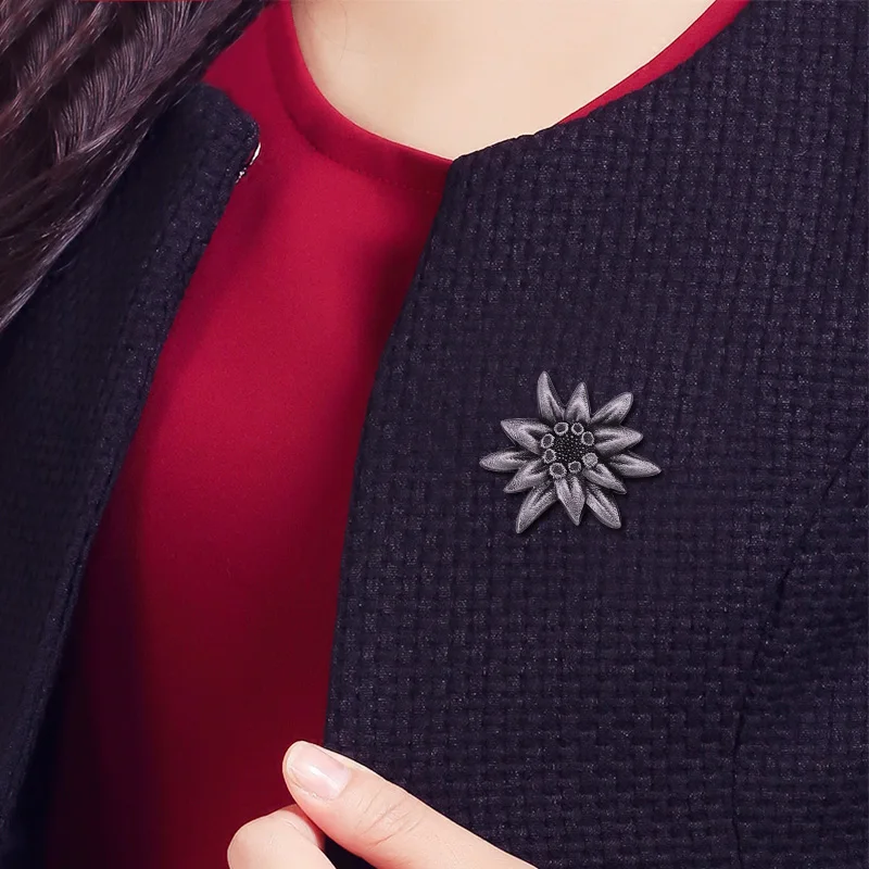 Edelweiss Flower Pin