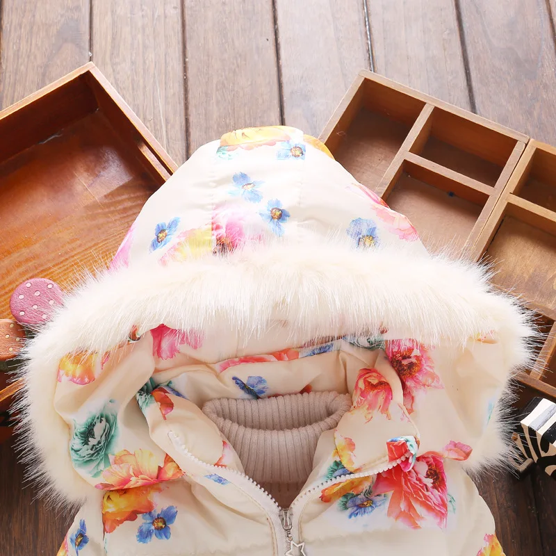 7606417951_346669714