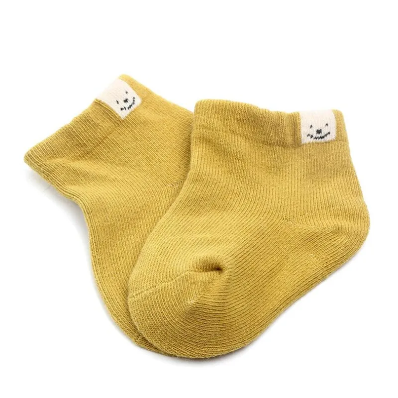 Носки для детей от 0 до 1 лет носки для младенцев с смайликом хлопковые удобные носки для малышей на осень и зиму Новинка Bebe Calcetines - Цвет: yellow