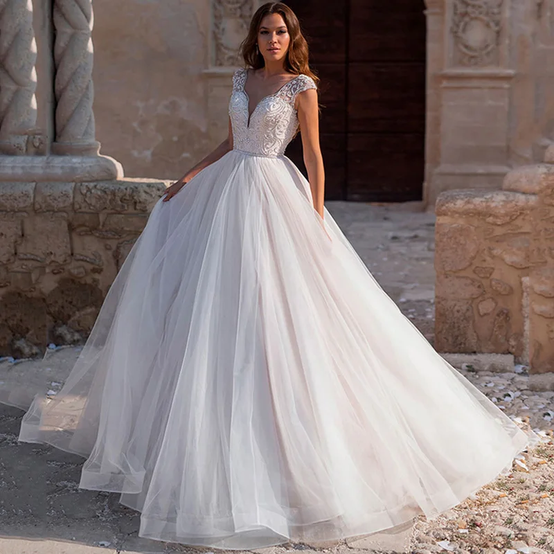 

Eightree A-Line Wedding Dresses Lace Appliques V-neck Bridal Dress Backless Cap Sleeveless Boho Wedding Gown Vestido de Noiva