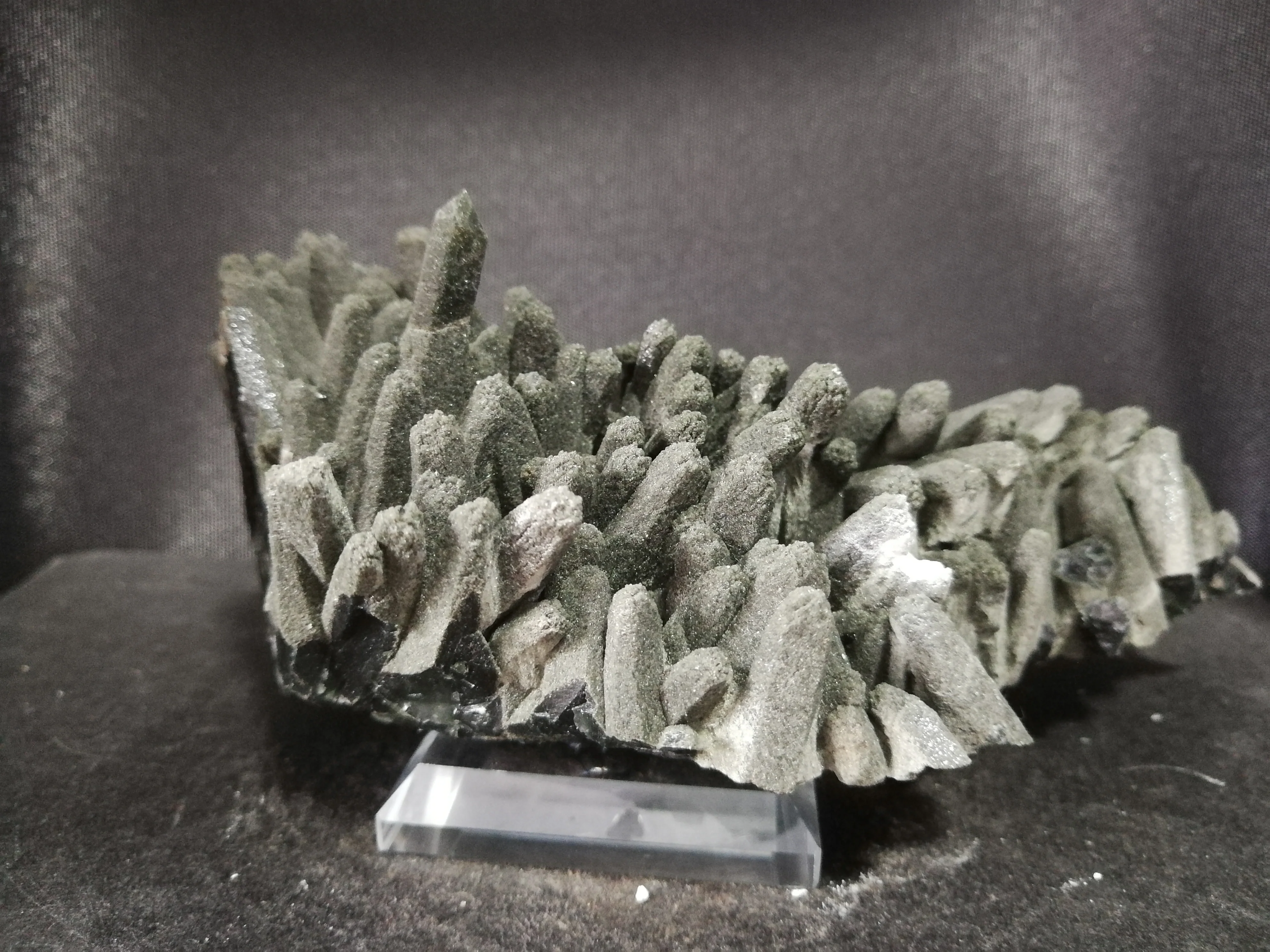 

496.5gNatural rare green crystal, crystal cluster mineral crystal specimen