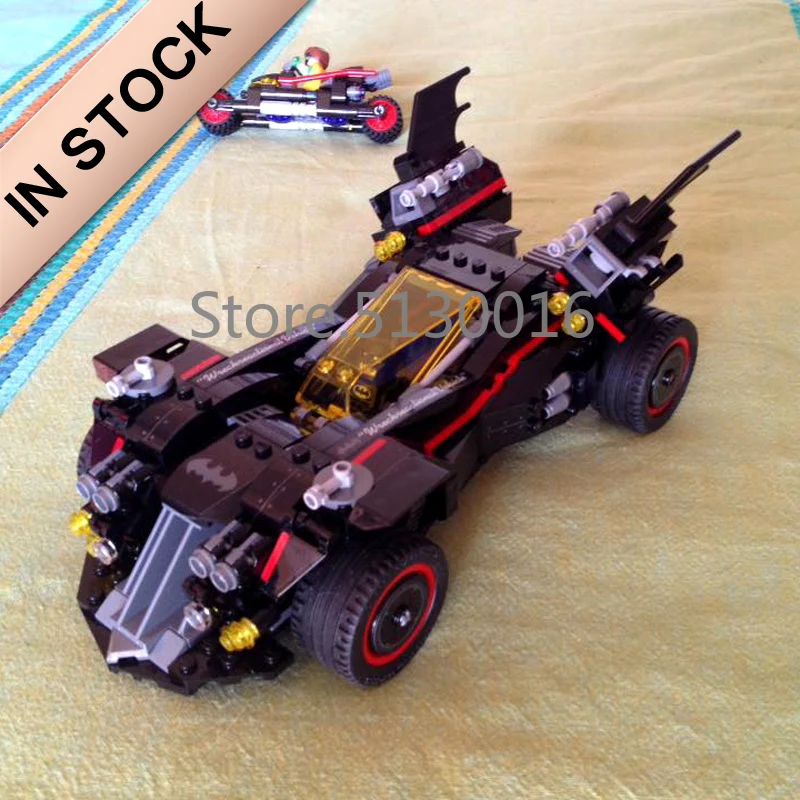 

In stock 07077 Batman Movie The Ultimate Batmobile 1496Pcs Building Blocks Compatible with 70917 Bricks DC Christmas Gifts