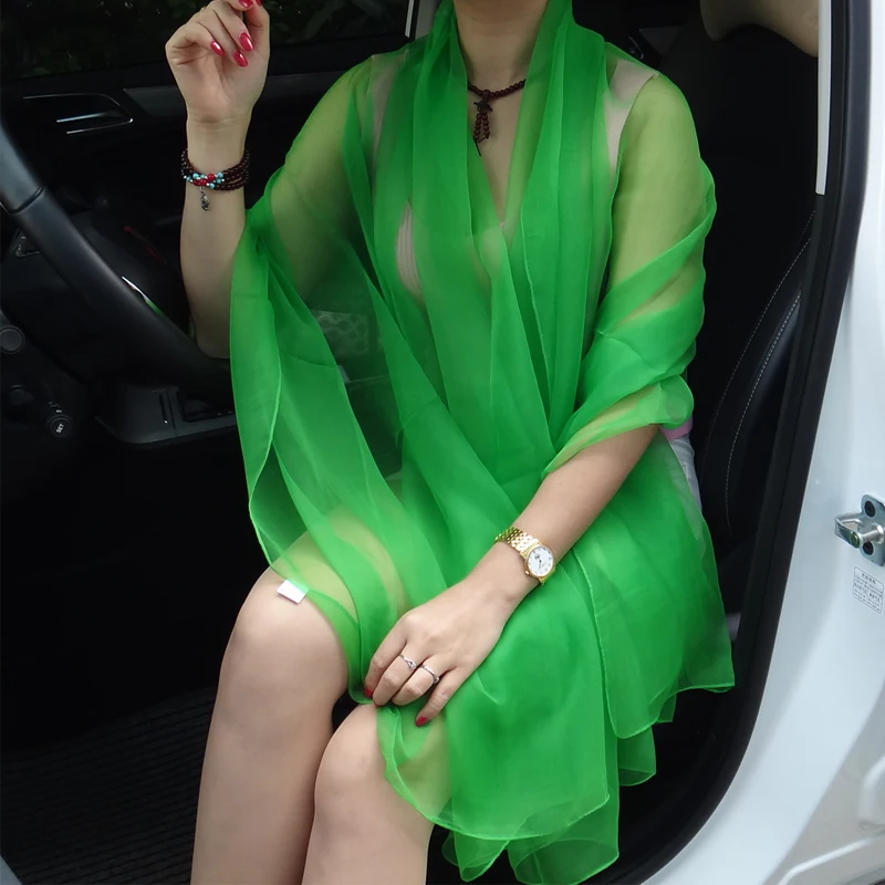 草绿色