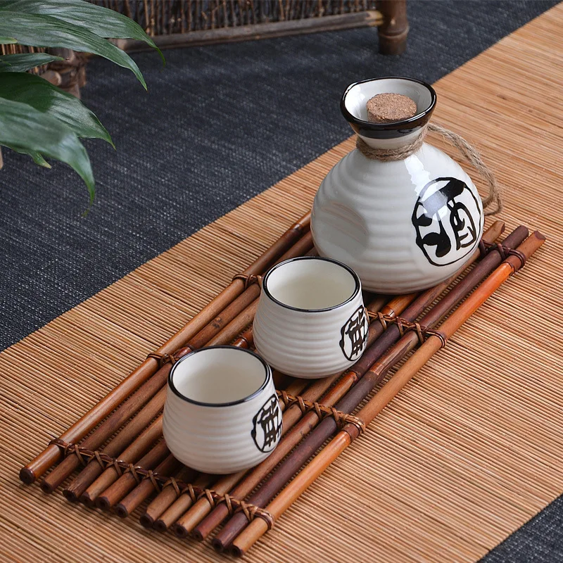 Ceramic Sake Set Vintage Ceramic Sake Pot 4 Cups Japanese Cuisine Spirit Bottle 250ml