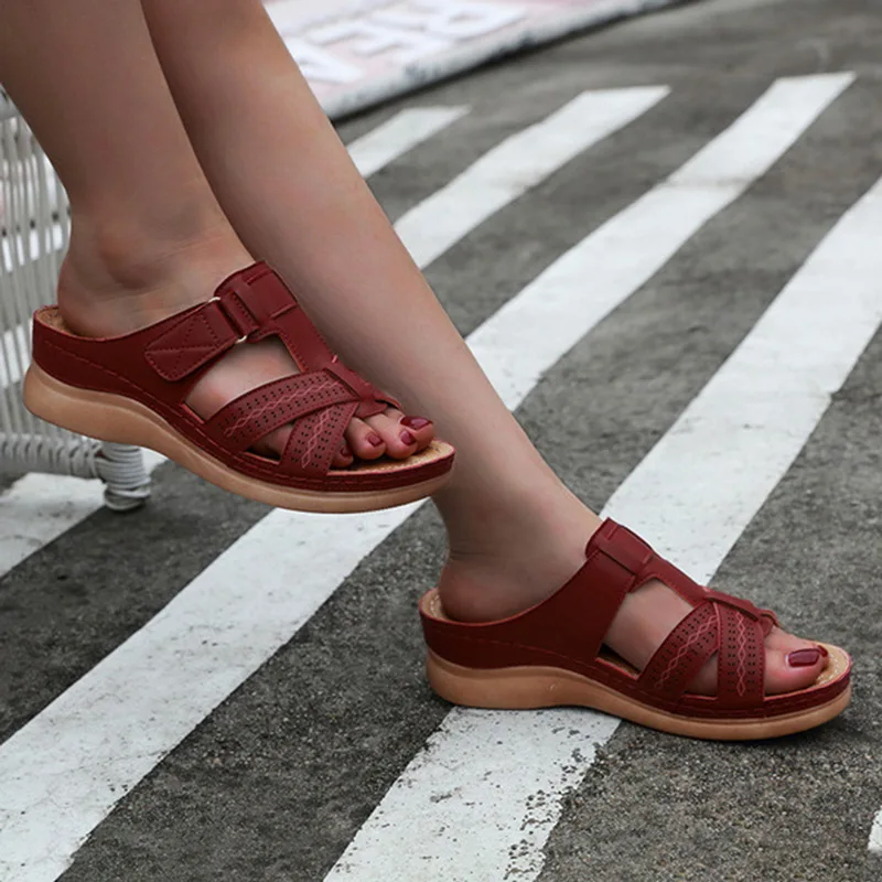 Модные женские летние босоножки на толстой танкетке с круглым носком; Женские однотонные уличные Нескользящие повседневные сандалии из искусственной кожи