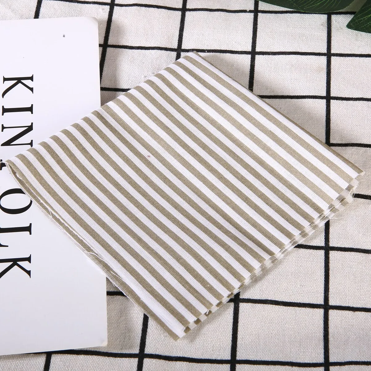 New 7pcs 25x25cm Cotton Fabric Assorted Squares Pre-Cut Quilt Quarters Bundle DIY Patchwork Cloth Material Handmade Doll Gray