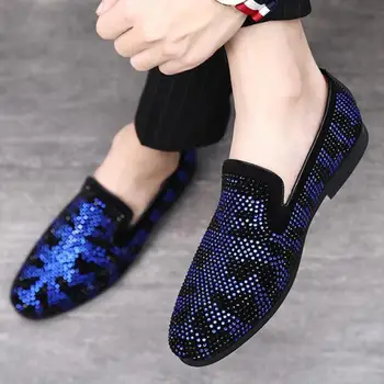 

37~48 Plus Size Mens Suede Crystal Loafers Formal Leather Shoes Slip On Rhinestone Loafer Men Pointed Toe Dress Wedding Shoe Red