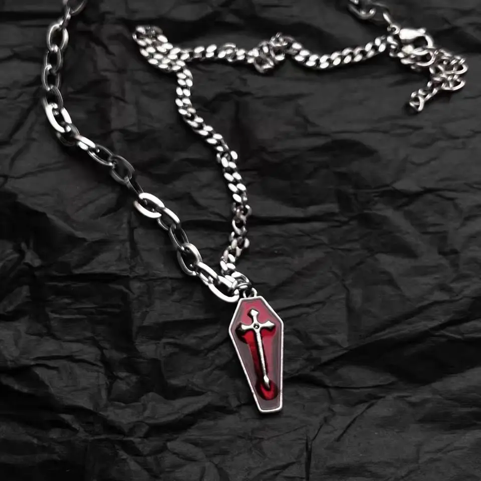 Мужское ожерелье в готическом стиле с красным крестом виде гроба панк крутая