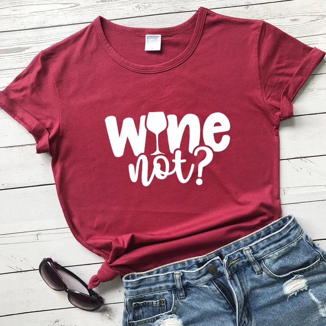 O amor é como o vinho fica melhor com o tempo t-shirt design