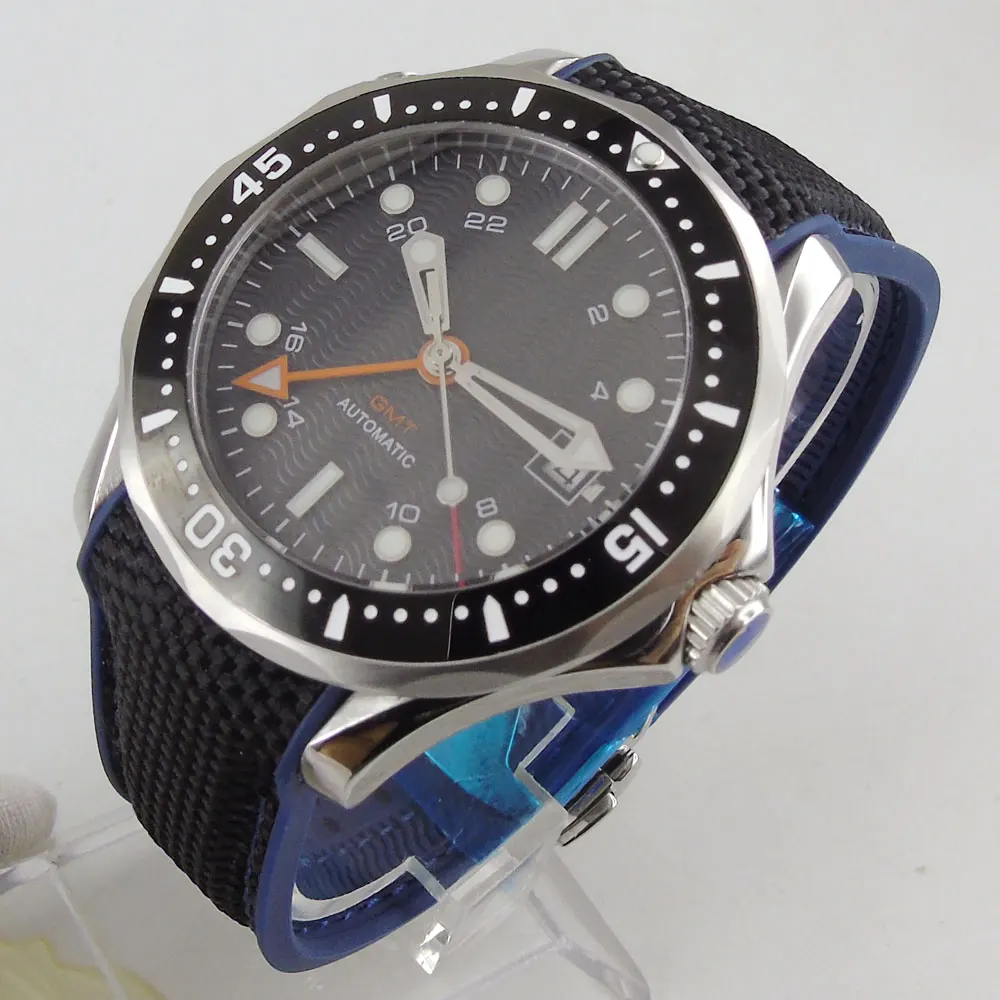 

41mm Sapphire Glass Auto Date GMT Function Rubber Strap Black Dial SSilver Case