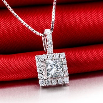 

0.20ct/CenterStone+0.20ct/20pcs/SideStone Love 18K Gold Diamond Pendant for Women Fashion and Fine Jewelry for Wedding