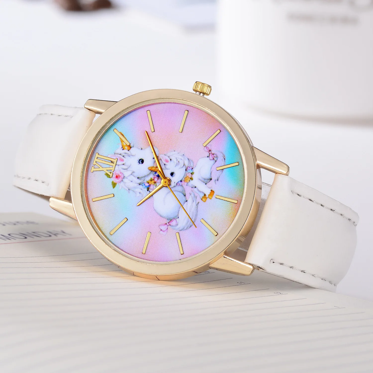 

2018 Fashion COUPLE'S Watch Size Unicorn Hot Sales New Style