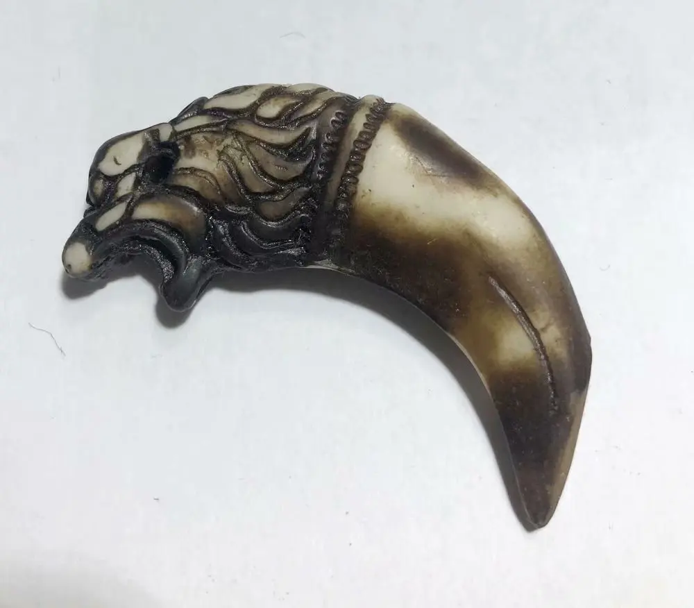 12 Pcs Imitazione Intagliare Tirbal Leone Antico Totem Della Collana