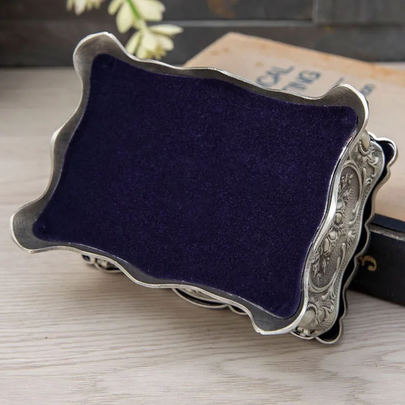 Vintage Jewelry Box Small Trinket Jewelry Storage Box Rose Flower Carved Zinc Alloy Treasure Organizer Chest Jewellery Storage