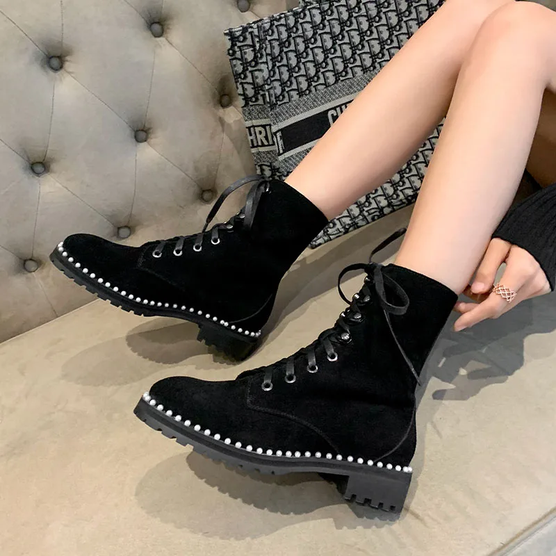 ISNOM/ботинки из коровьей кожи; женские мотоциклетные ботильоны; женская обувь на шнуровке с жемчугом; женская обувь с круглым носком и заклепками; женская зимняя обувь;