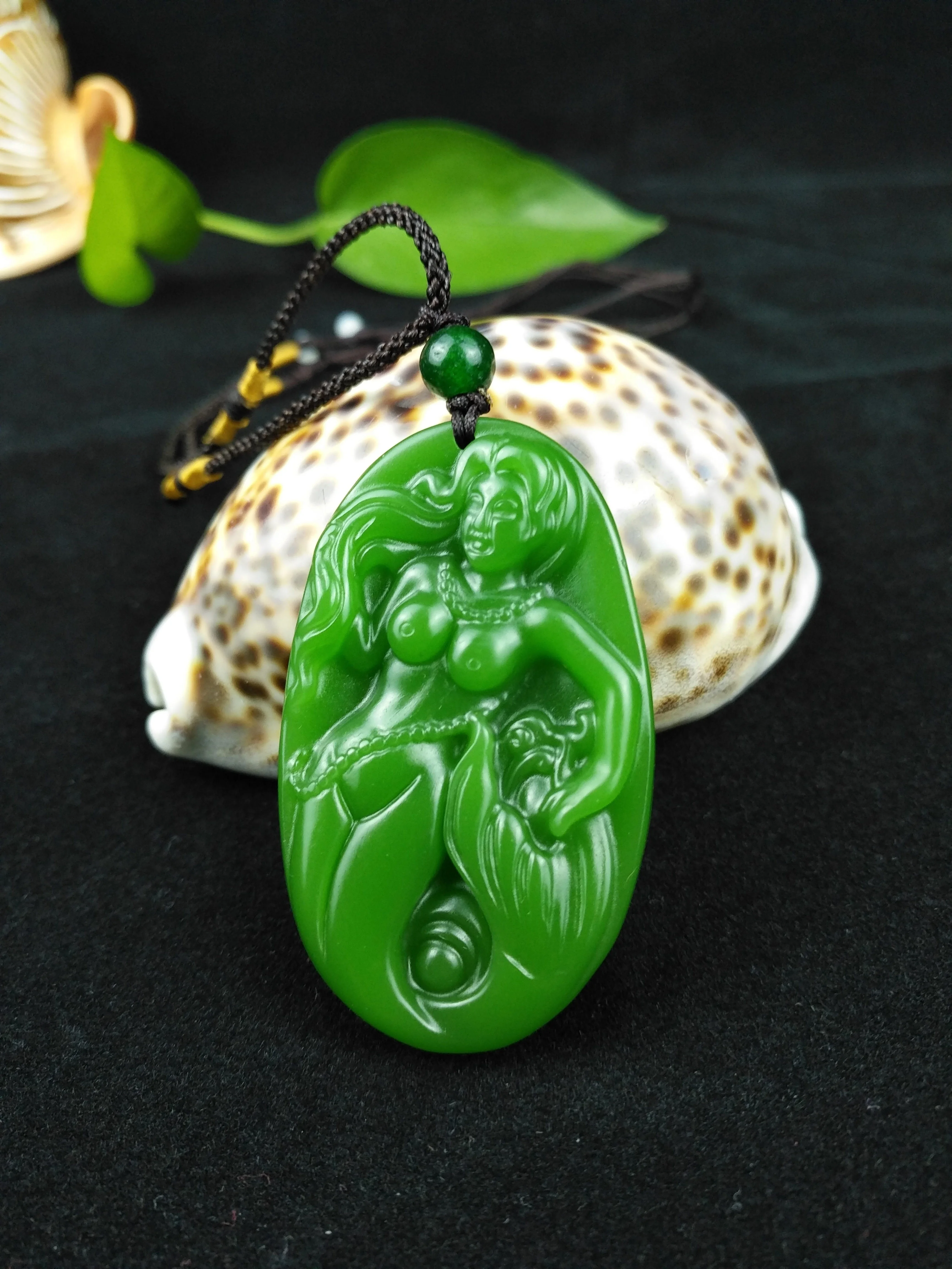 Fashion Natural Green Jade Dragon-Head Pendant Chinese Hand-Carved Lucky Amulet