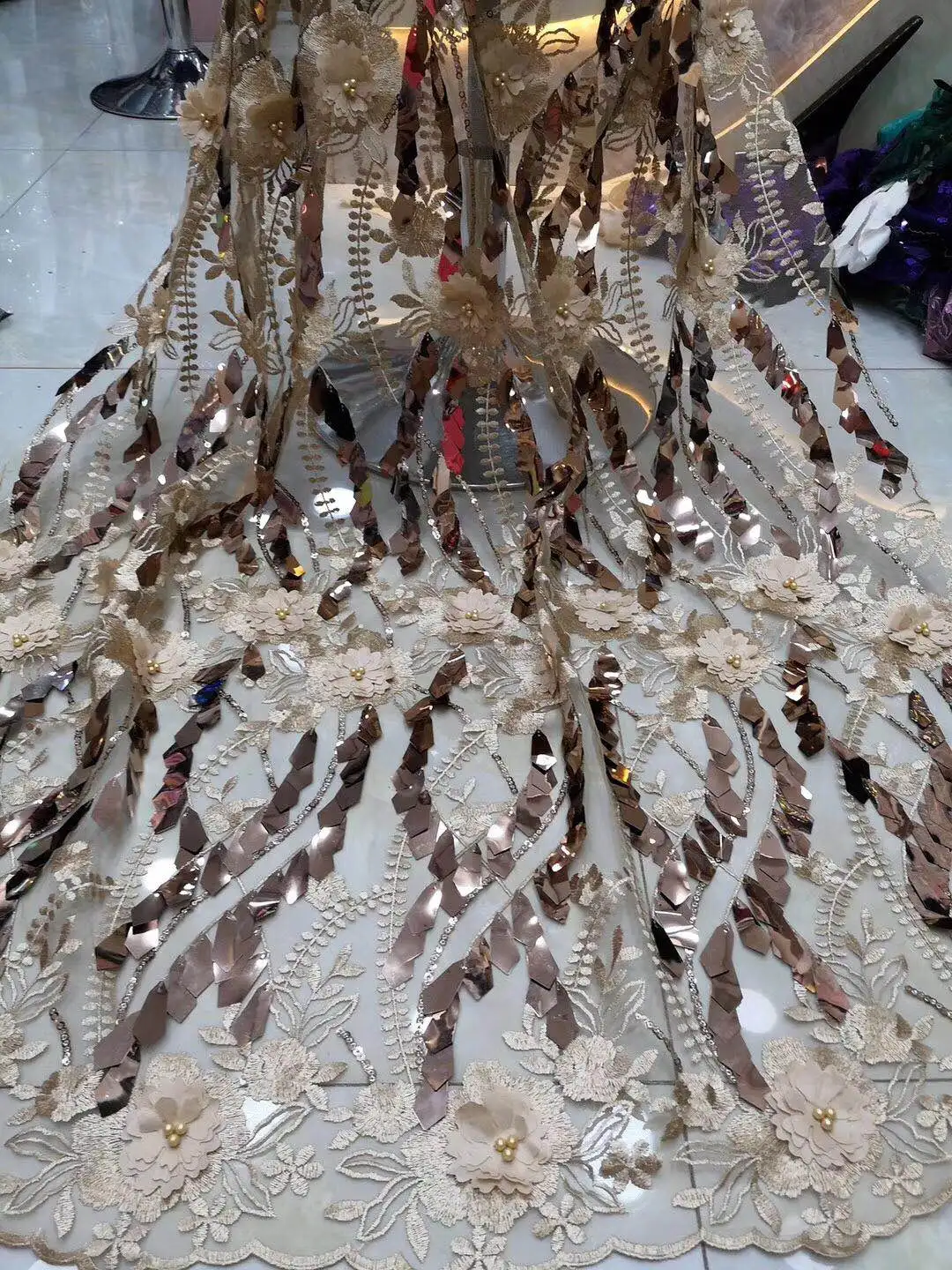 

Golden Shining Sequins French Lace Fabrics With Beads 3D Flowers African Tulle Net Lace Fabric For Wedding Party Dress FJ3288