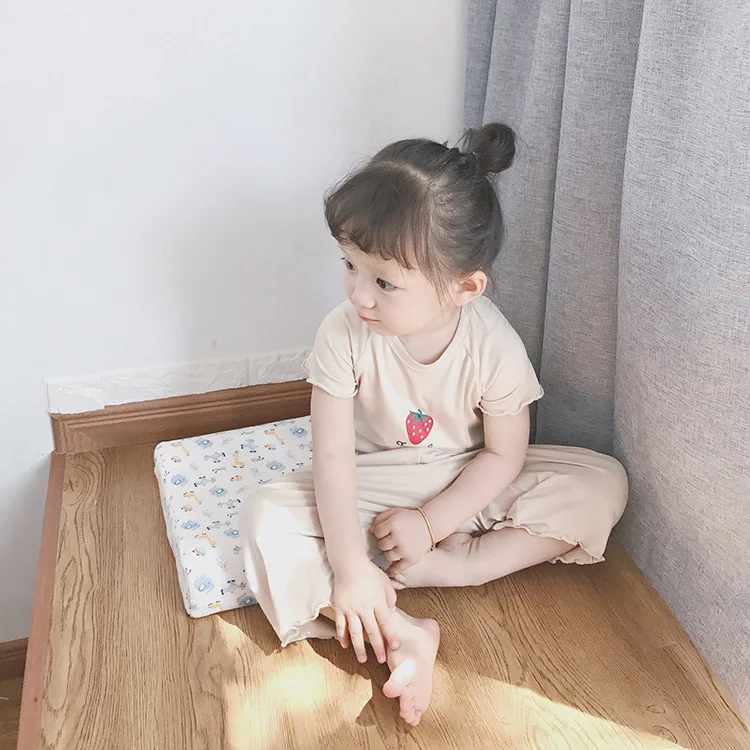 Летние милые пижамные комплекты с принтом клубники для девочек 1-7 лет, Детская футболка из чистого хлопка с короткими рукавами+ штаны, костюмы из 2 предметов