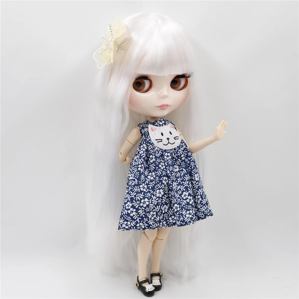 Neo Blythe Doll with White Hair, Tan Skin, Shiny Face & Jointed Body 2
