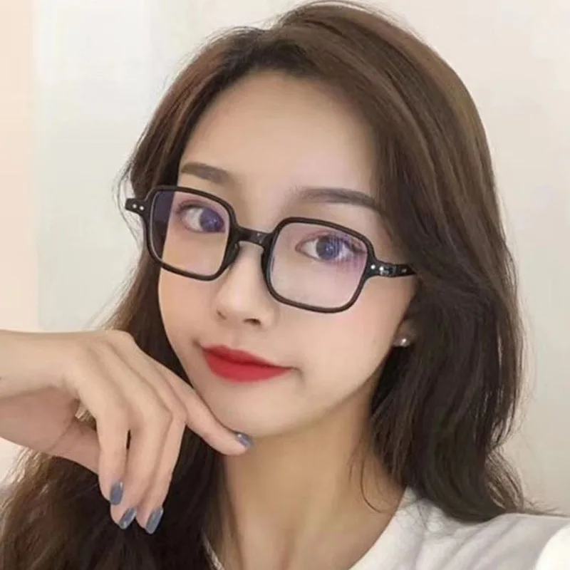 

Fashion Anti Blue Light Glasses For Women Men Vintage Small Frame Square Eyeglasses Classic Myopia Optical Clear Eyewear Oculos