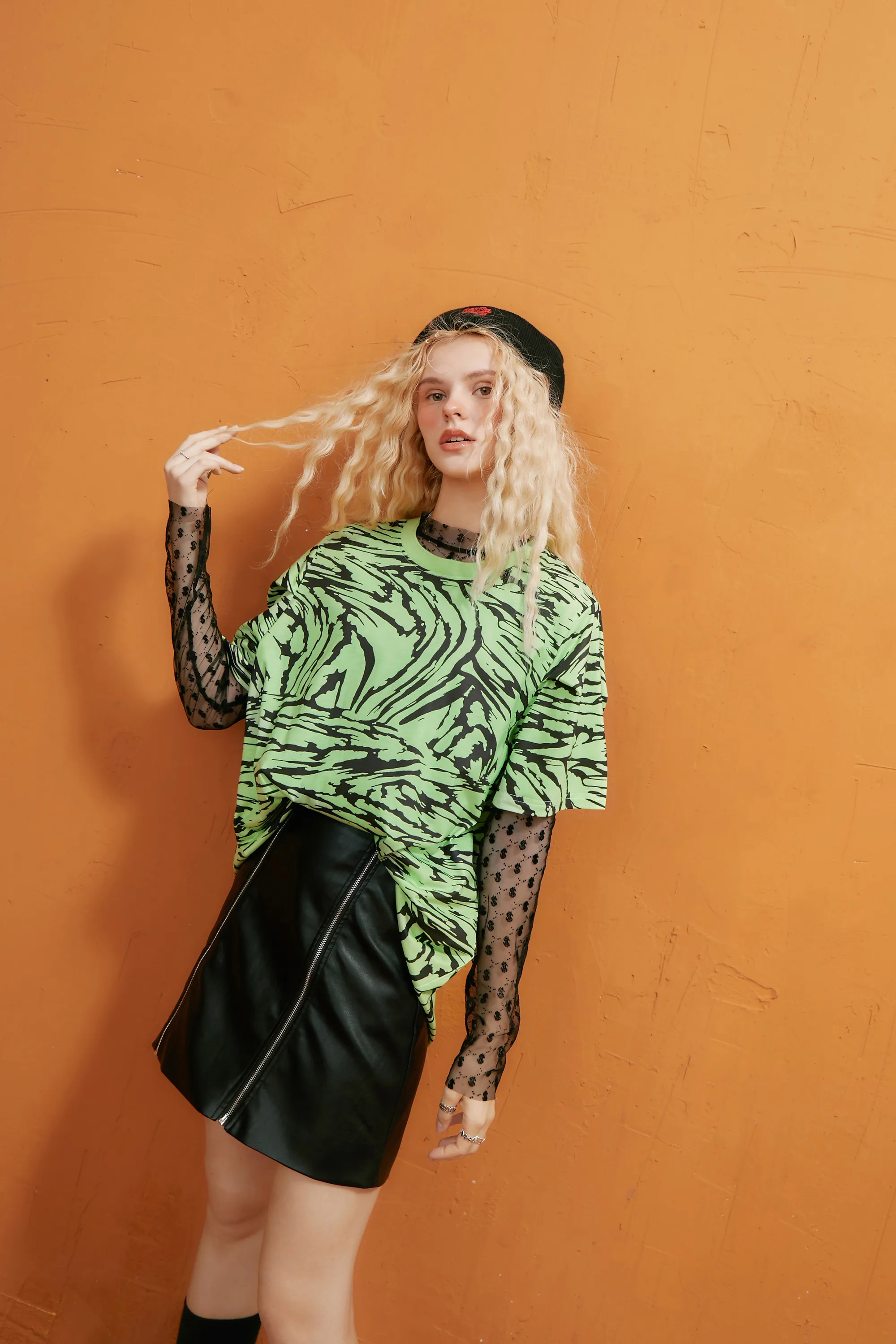 ELFSACK Harajuku Leopard Casual T-Shirts Women Tops,2020 Autumn ELF Green Striped Short Sleeve Korean Ladies Daily Basic Tee