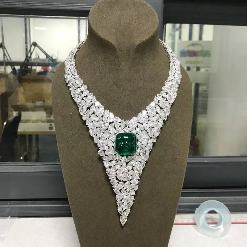 VANTJ Luxurious 10K Gold Emerald Necklace Pendant Lab Grown Emerald Moissanite Created for Women Party Birthday Gift