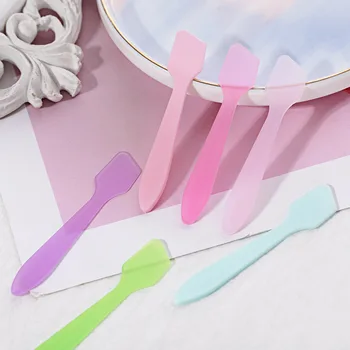 

100pcs Disposable Facial Cream Mask Tip Spatulas Makeup Frosted Cosmetic Skin Care Facial Cream Scoops For Mixing and Sampling