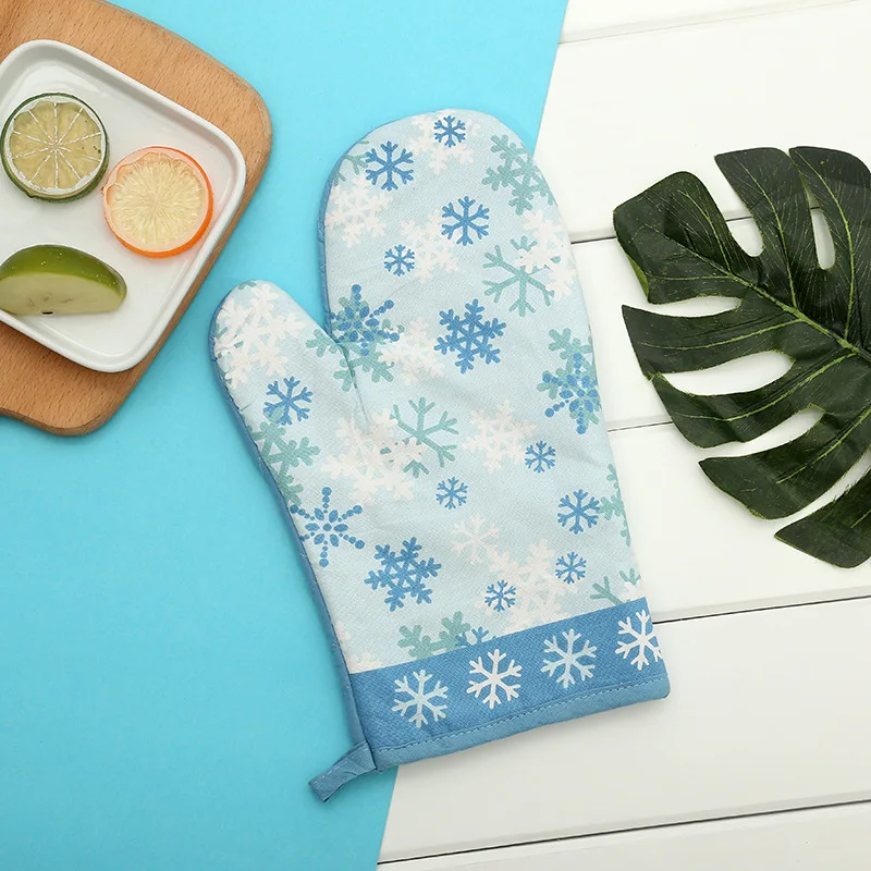 05 1Pc Snowman Cotton Oven Glove Heatproof Mitten Kitchen Cooking Microwave Christmas Pattern Oven Mitt Insulated Non-slip Glove - Color: 05