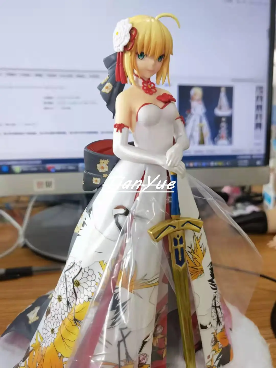 

Платье-кимоно Fate Grand Saber с сказочным краном ПВХ Фигурки игрушки 26 см