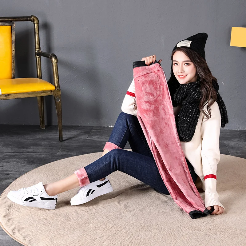 Плюс бархатные толстые черные джинсы женские большие размеры Новые Южная Корея была тонкой высокой талией Зимние Однотонные эластичные ноги девять точек