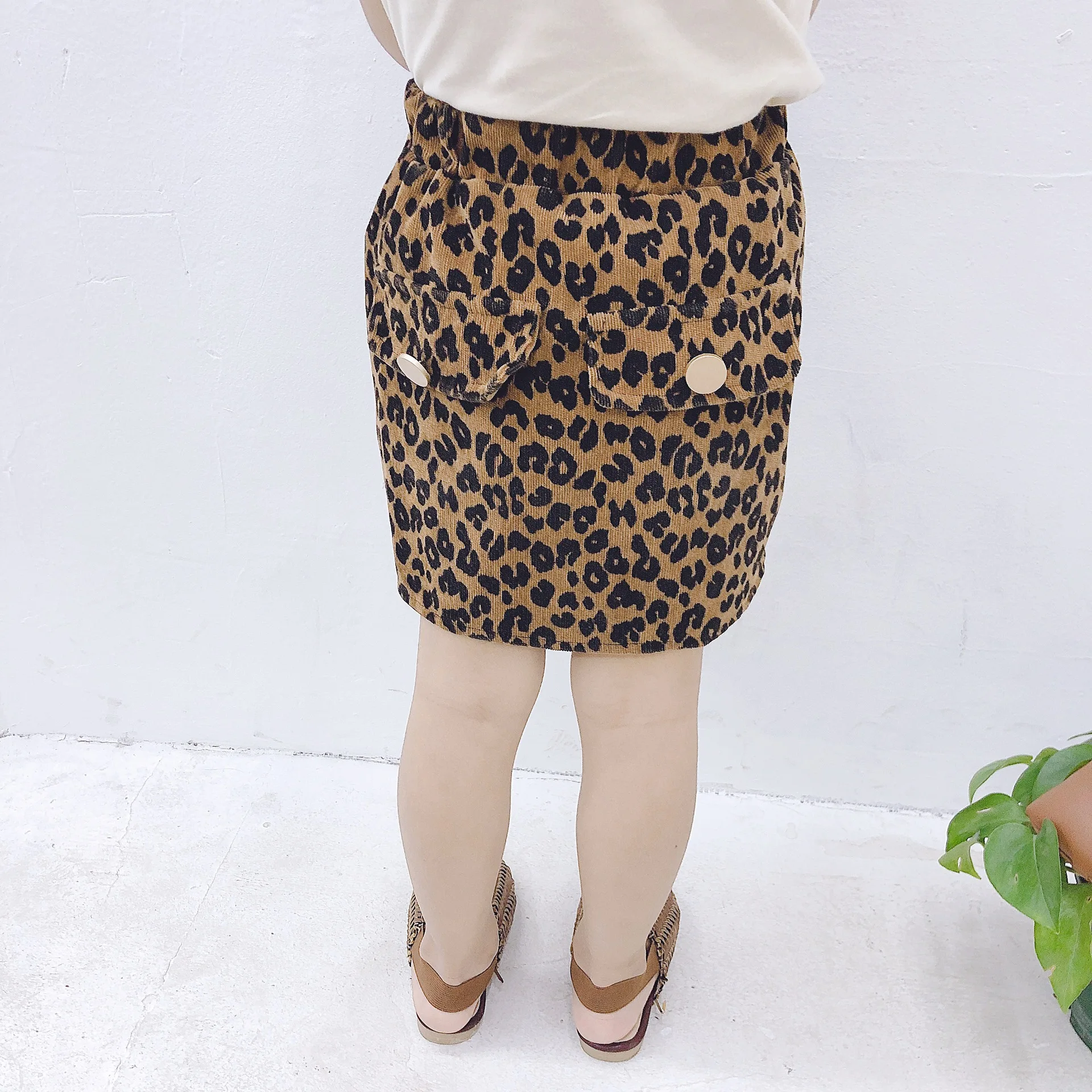 Вельветовая леопардовая юбка для маленьких девочек; Детские модные короткие юбки с металлическими пуговицами; детская весенне-осенняя одежда для маленьких девочек 1-6 лет