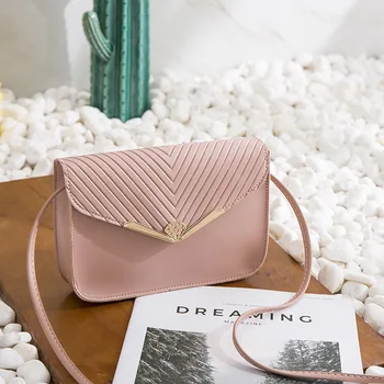 

Korean version of embossed diamond small square bag 2020 summer new bag cover type oblique cross cell phone small bag