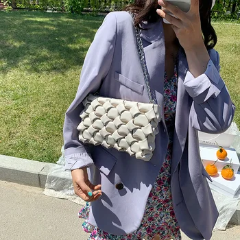 

Unique ladies designer handbags 2020 Trendy fashion woven clutch bag evening messenger bag chain shoulder bag small square bag