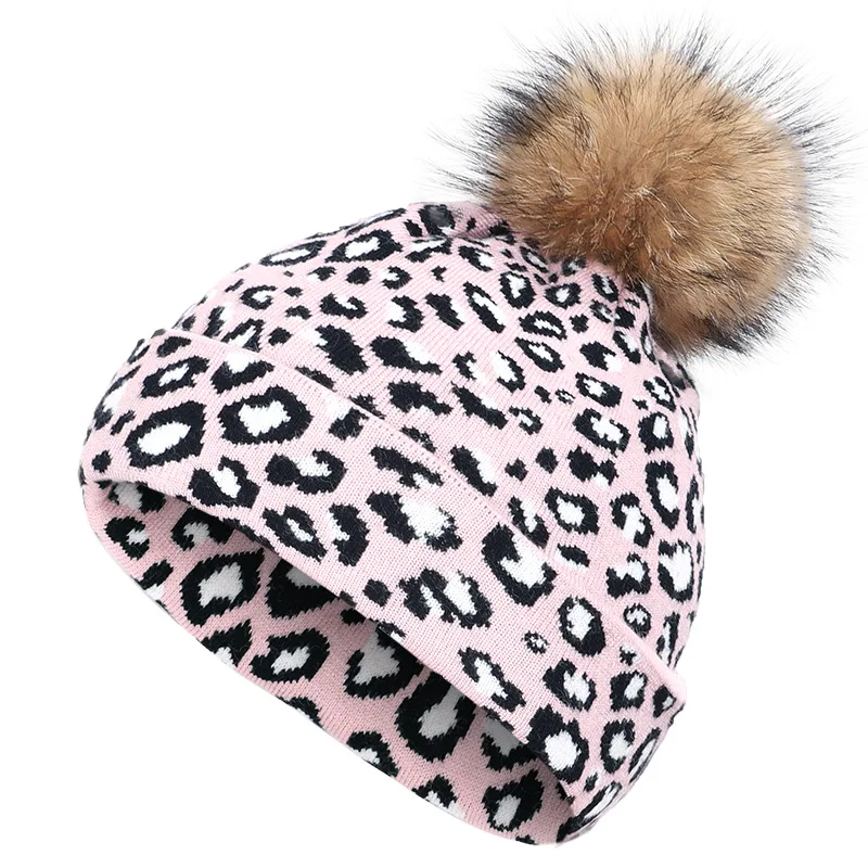 Леопардовые женские головные уборы с помпонами из меха енота женская зимняя теплая шапка с женская шапка-ушанка тюрбан женские шляпы шапочка - Цвет: Pink-2
