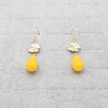

Lady's new earrings, beeswax water drop pendant, noble and generous