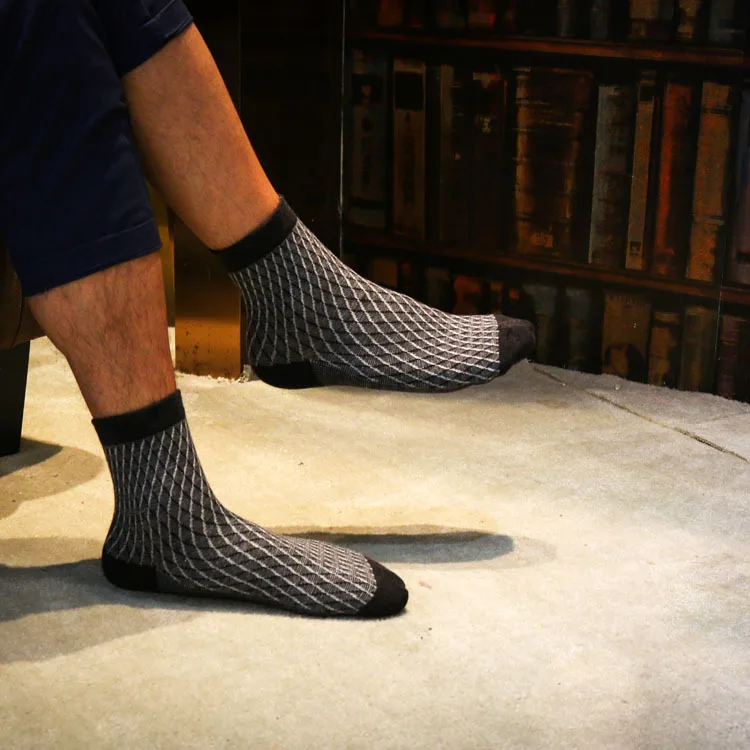 Модные спортивные носки с мультяшным рисунком Для мужчин длинные счастливы искусства причудливые носки Crazy Cool Flash Супермен Капитан носки Avengers; европейские размеры 39-44; Meias