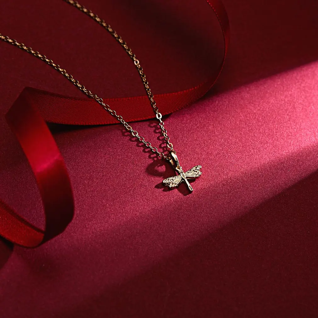 

Luminous Star Series Necklace Crystal Pyramid Triangle Geometric Pendant Galaxy Star Dust Starry Night Glow in the Darkness Chic