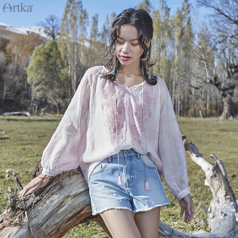 Женская винтажная блузка с вышивкой ARTKA белая богемная рукавами фонариками V