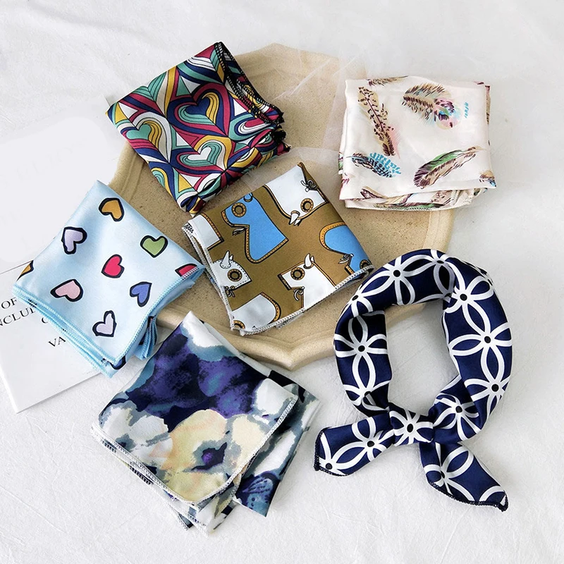 

Women Versatile Neckerchief Heart Print Neck Head Scarf Fashion New Summer Beautiful Love Satin Silk Scarf Small Square Scarf