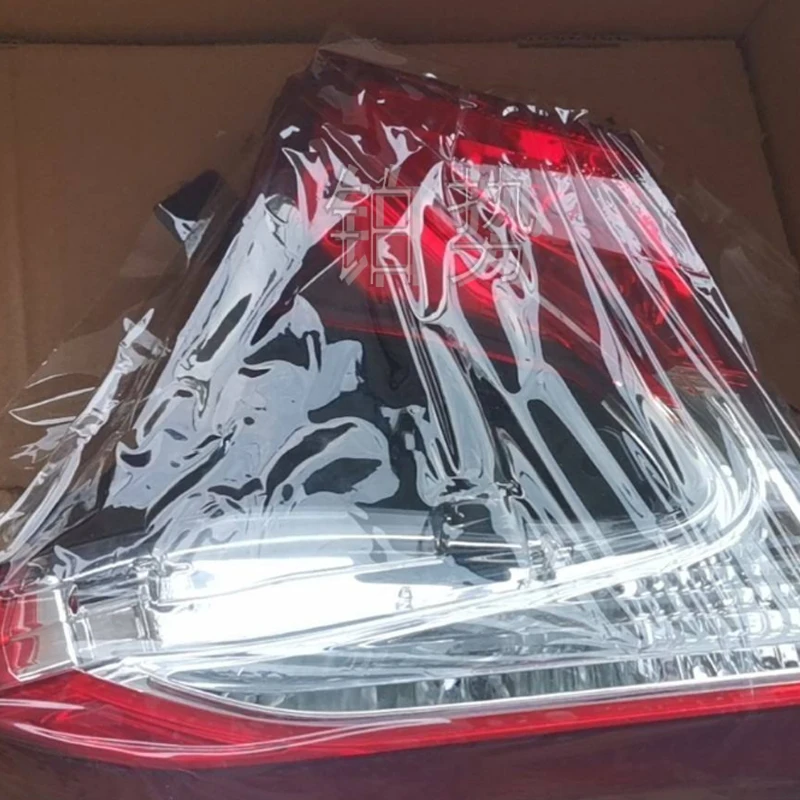 

Car Rear lamp 2018-Toy otaY ize IZOA 2.0L tail lamp housing, brake lamp, turn signal, reversing lamp, anti-collision tail lamp