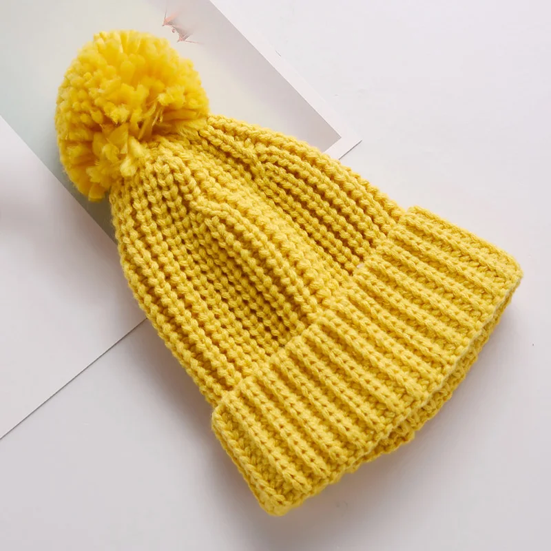 Для малышей, младенцев, детей Gorro, защищающая малыша от солнца с меховыми помпонами для осень-зима толстые, теплые, милые, миленькие в японском стиле(«леденцового цельного цвета Цвет шерстяные шапки для маленьких мальчиков и девочек вязаная шапка - Цвет: 5
