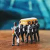 Figura de acción de ataúd funerario de Ghana para decoración de coche, figurillas de plástico de alta simulación con proporción 1:64 con diseño de equipo de baile portador de féretro, con mano de obra exquisita ► Foto 1/6