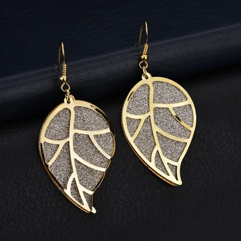 

VOHE 1Pair Women Earrings Alloy Hollow Leaves Dangle Earings Eardrop Jewelry Oorbellen Fantasy Bijoux Stylish Ornaments Pendant