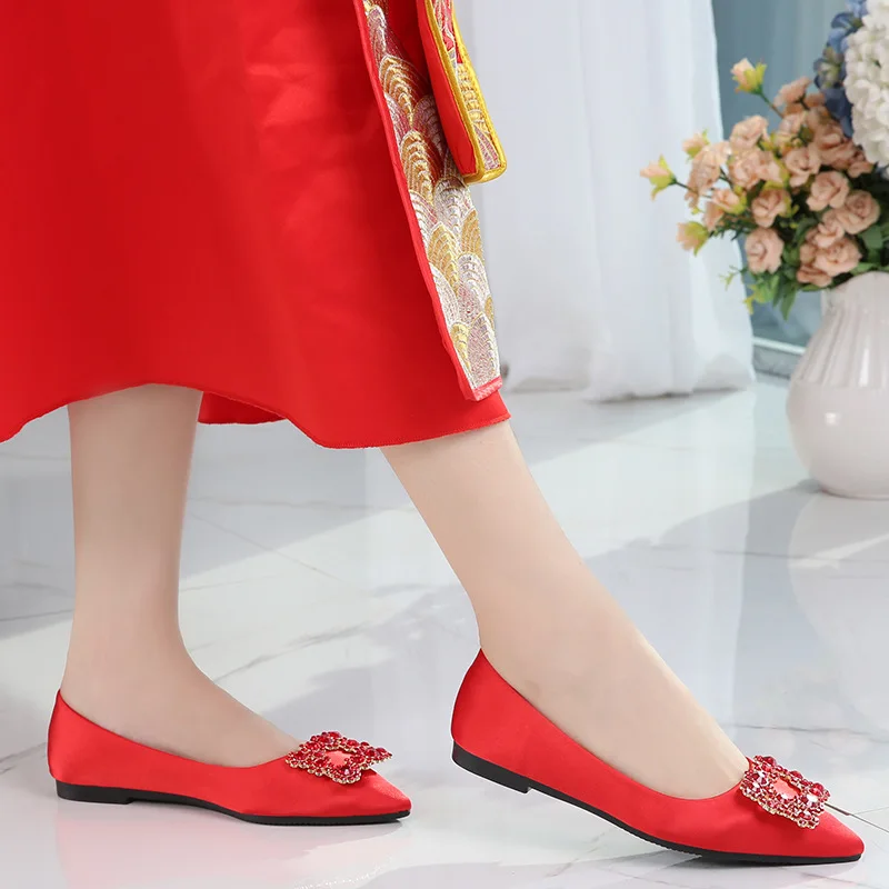 

Chinese Style Marriage Shoes Man-made Diamond Pointed-Toe Large Size Flat Xiu Shoes Bridal Shoes Wedding Shoes Wedding Shoes Wed