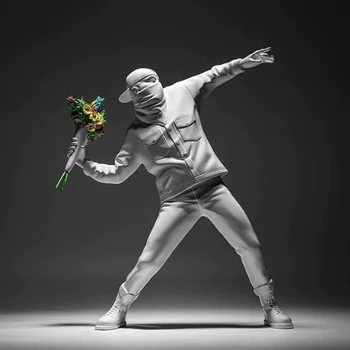 

[MGT] BANKSY FLOWER THROWER HOME DECORATION ACCESSORIES MODERN ORNAMENTS CREATIVE TABLE STATUE RESIN DESK DECOR