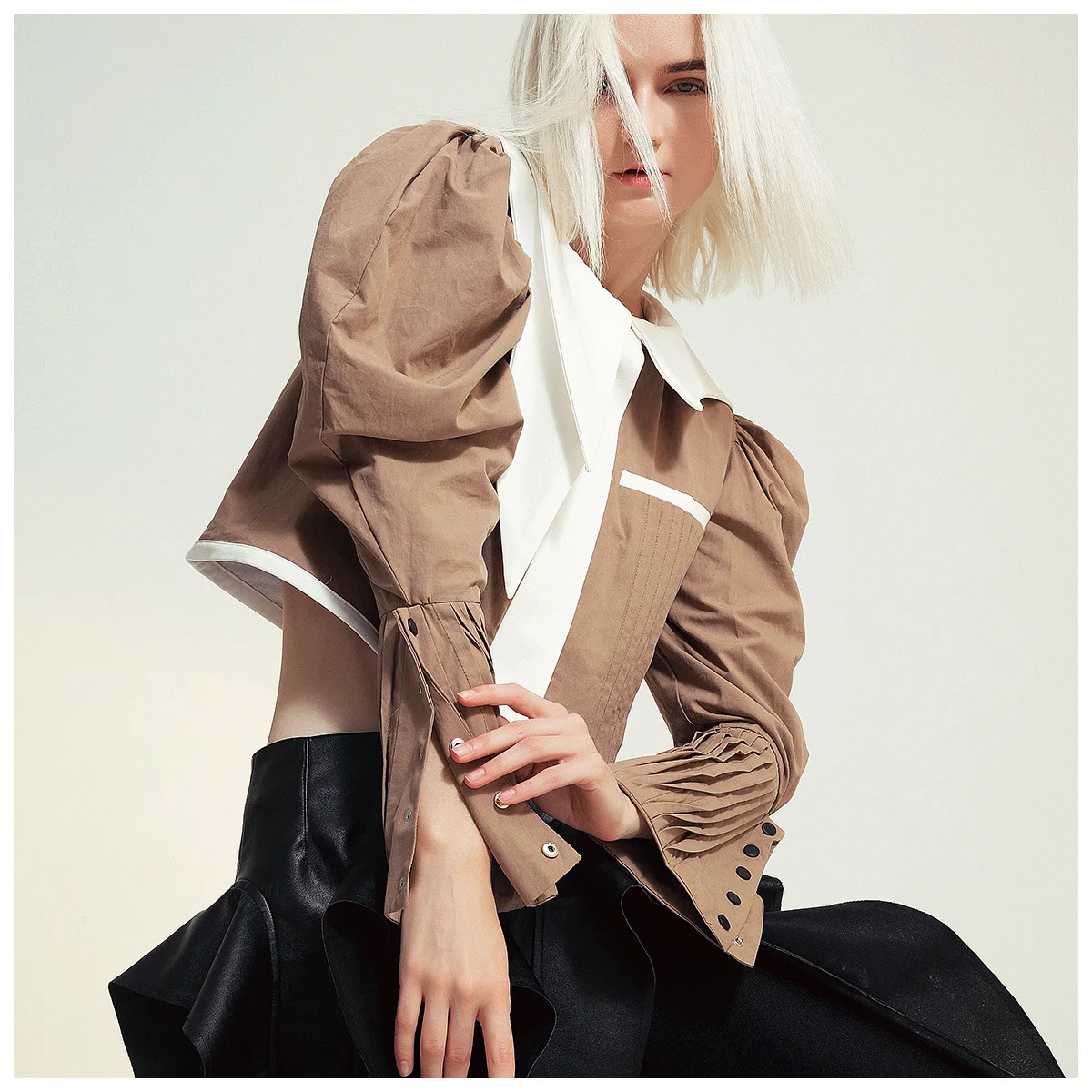 

19A/W French Non-mainstream Design Non-symmetrical Color Effect Collar Mutton Sleeves Bunt Shirt Jacket 1178