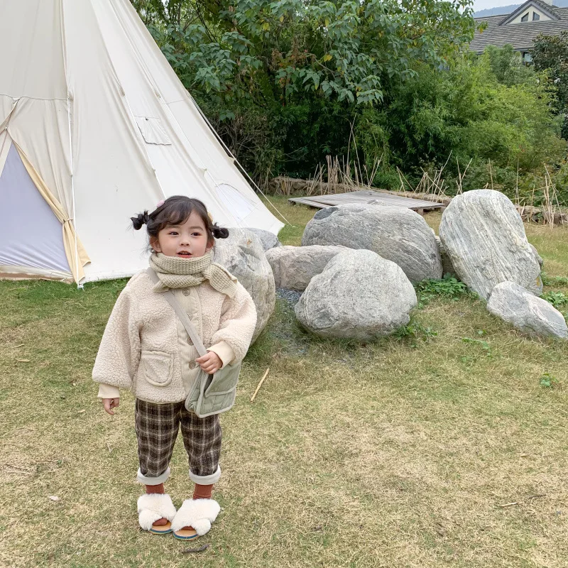 Детская зимняя теплая куртка для маленьких мальчиков и девочек в Корейском стиле; утепленная короткая бархатная куртка; Детское пальто из овечьей шерсти - Цвет: beige