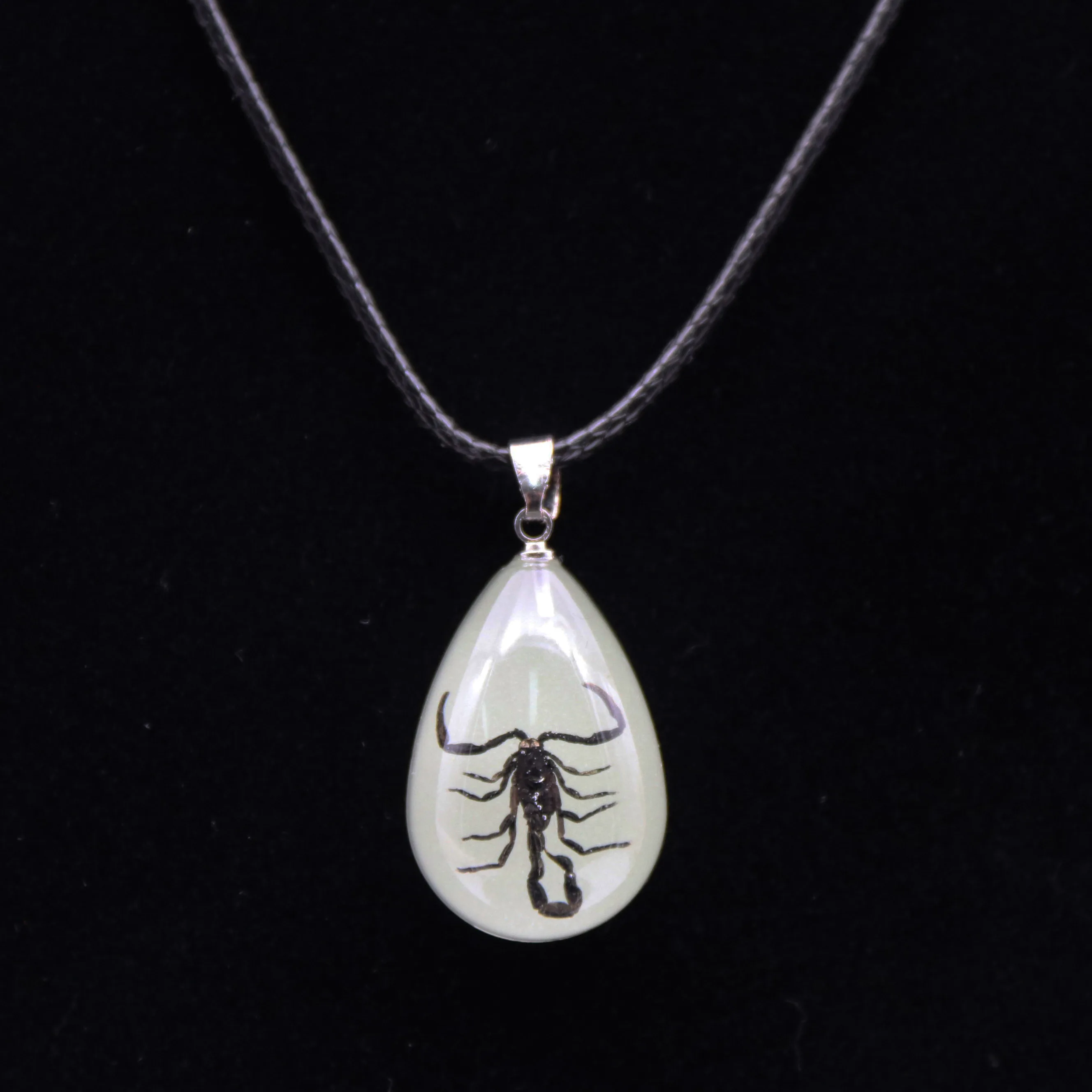 Men's Scorpion Necklace Fancy Luminous Amber Insect Rope Necklace Jewelry